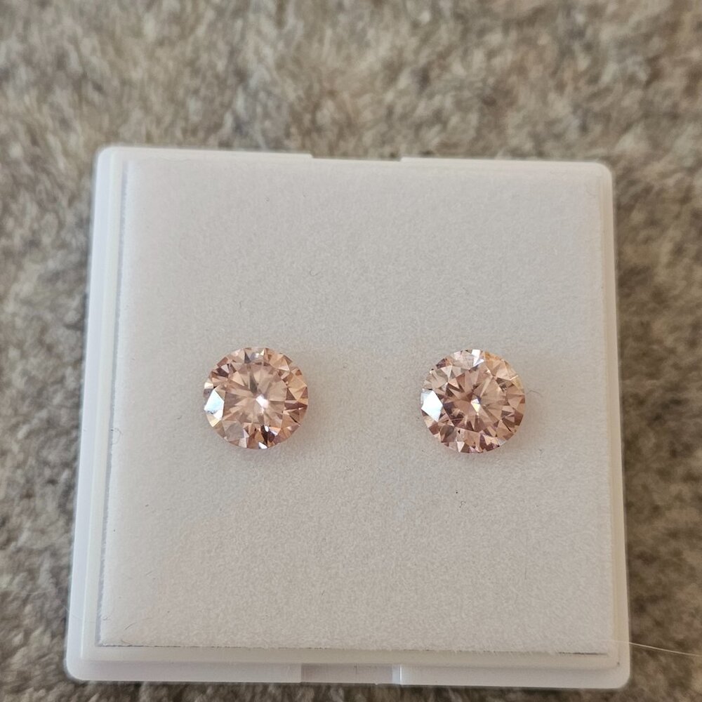 Pink moissanite stones